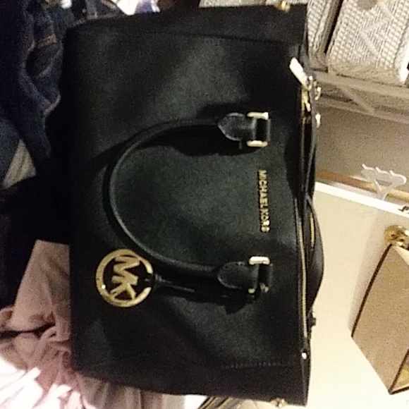 Purse - Picture 2 of 3